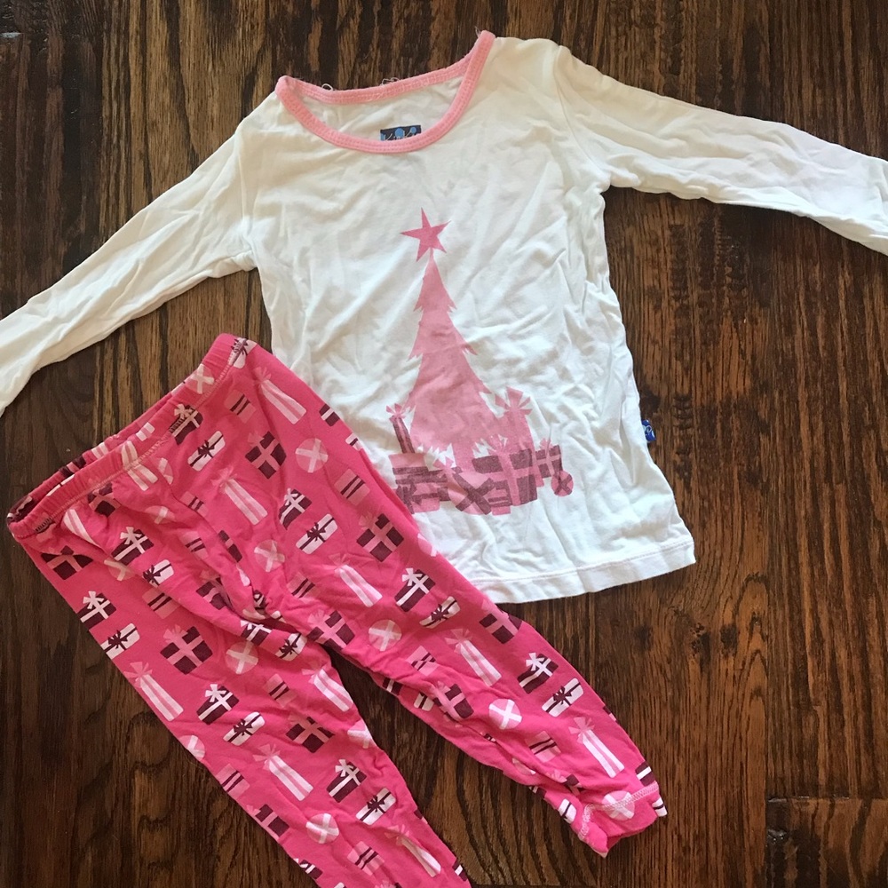 Two-piece Kickee Pajama Set